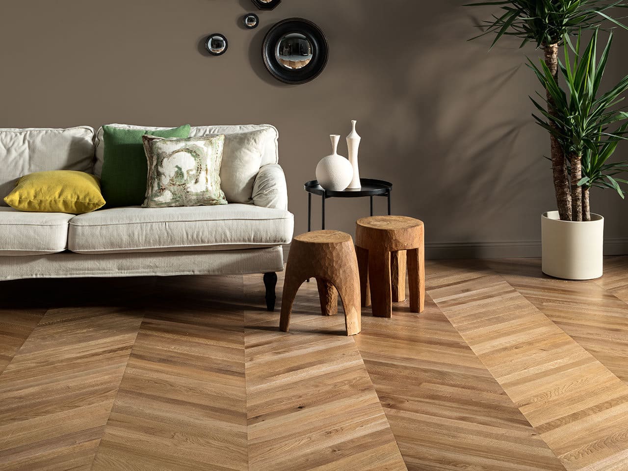 Pavimento in parquet in rovere naturale con posa a spina ungherese